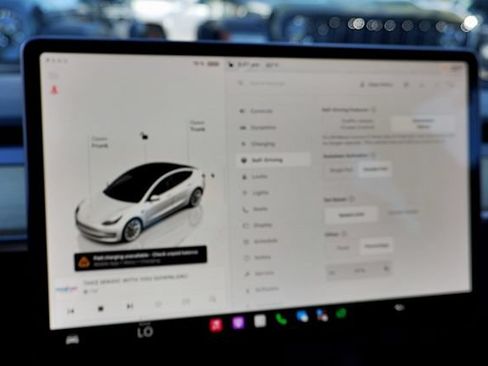 Used 2023 Tesla Model 3 Standard Range RWD image 32