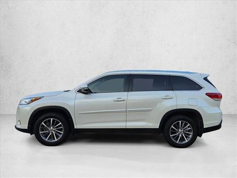 Used 2019 Toyota Highlander XLE AWD/4WD image 8