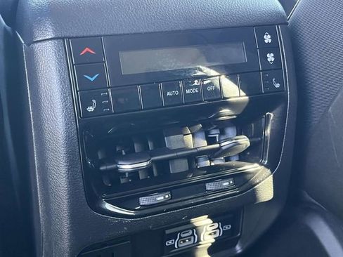 Used 2023 Jeep Grand Cherokee L Limited image 20