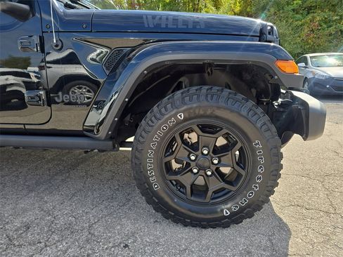 Used 2021 Jeep Gladiator Willys image 2