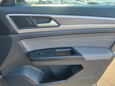 Used 2021 Volkswagen Atlas Cross Sport SE image 24