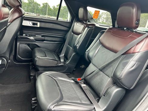 Used 2020 Ford Explorer Platinum w/ Premium Technology Package AWD/4WD image 16