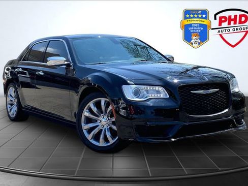 Used 2018 Chrysler 300 Limited RWD image 1