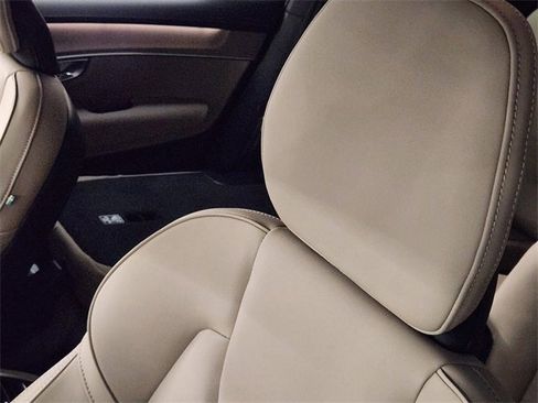 New 2026 Volvo XC90 B6 Plus w/ Protection Package Premier image 15