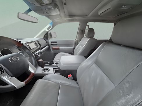 Used 2017 Toyota Sequoia Platinum AWD/4WD image 8