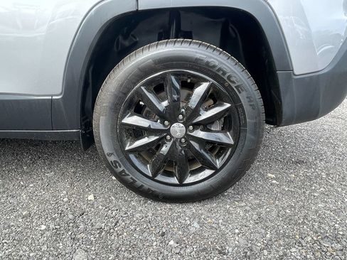 Used 2017 Jeep Cherokee Limited AWD/4WD image 30