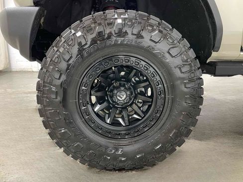 Used 2025 Ford Bronco 2-Door w/ Sasquatch Package AWD/4WD image 7