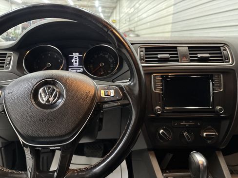Used 2017 Volkswagen Jetta SE image 15