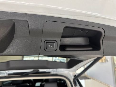 Used 2023 GMC Acadia Denali w/ Denali Ultimate Package AWD/4WD image 26