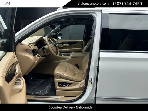 Used 2019 Cadillac Escalade ESV Platinum image 17