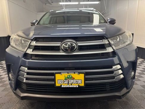 Used 2017 Toyota Highlander Limited AWD/4WD image 2