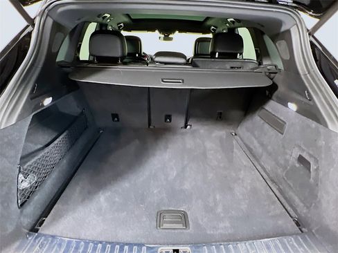 Used 2024 Porsche Cayenne image 25