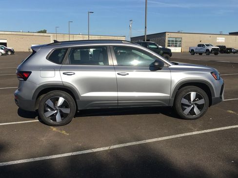 Used 2025 Volkswagen Taos S AWD/4WD image 8