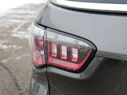 Used 2020 Jeep Compass Latitude w/ Cold Weather Group image 17