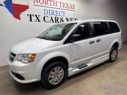 Used 2019 Dodge Grand Caravan SE FWD image 14