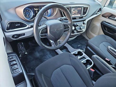 Used 2023 Chrysler Voyager LX FWD image 10