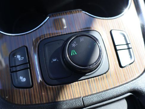 Used 2023 GMC Acadia SLE w/ Driver Convenience Package image 25