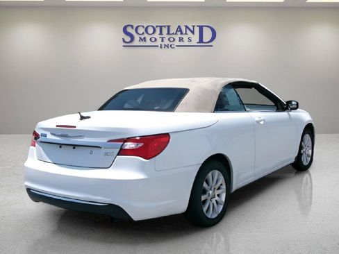 Used 2013 Chrysler 200 Touring FWD image 6
