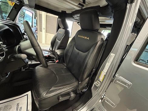 Used 2013 Jeep Wrangler Unlimited Sahara w/ Connectivity Group AWD/4WD image 7
