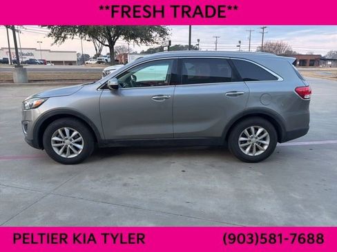 Certified 2018 Kia Sorento LX image 6