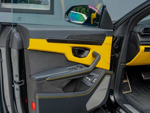 Used 2025 Lamborghini Urus SE image 84