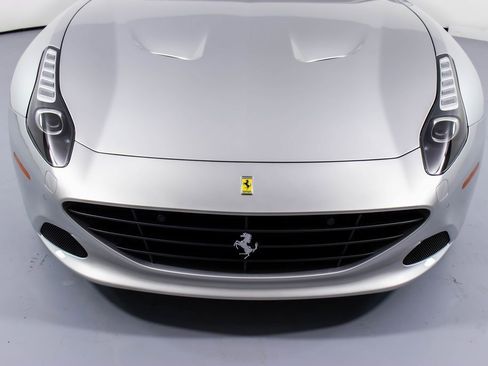 Used 2016 Ferrari California T image 13