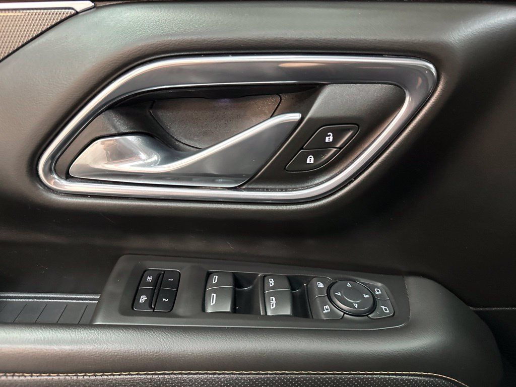 Used 2023 GMC Yukon XL AT4 w/ Technology Package AWD/4WD image 17