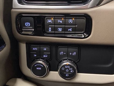 Used 2026 GMC Yukon Denali AWD/4WD image 31