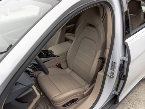 Certified 2025 Porsche Panamera image 5