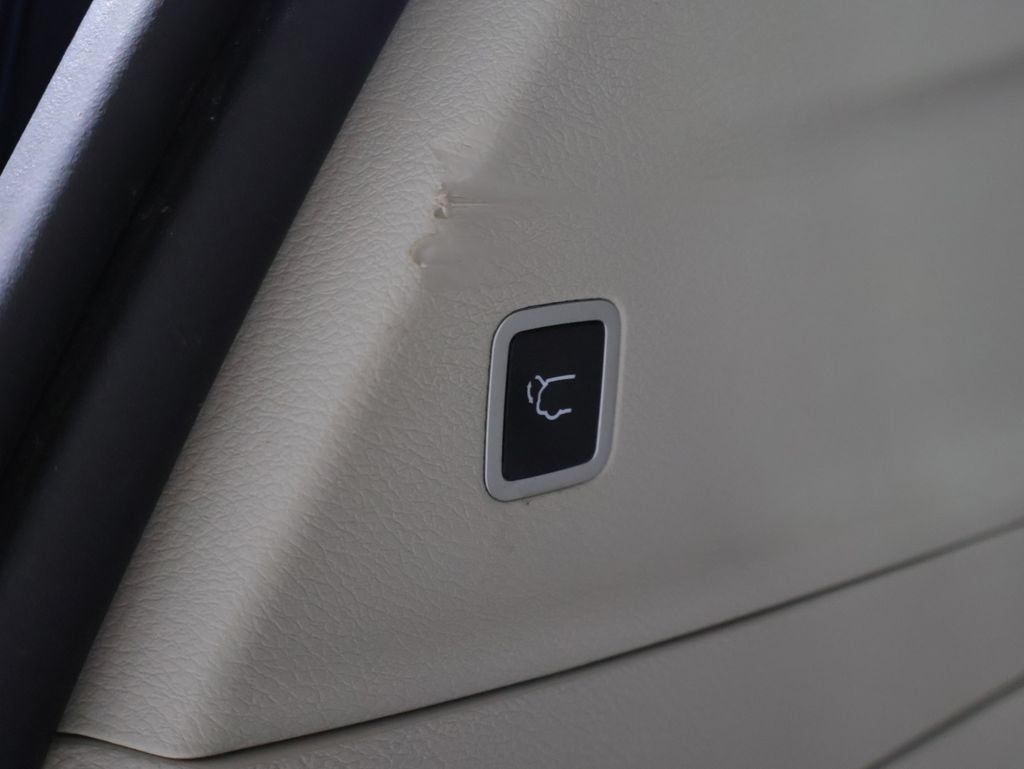 Used 2021 Chrysler Pacifica Touring-L FWD image 25
