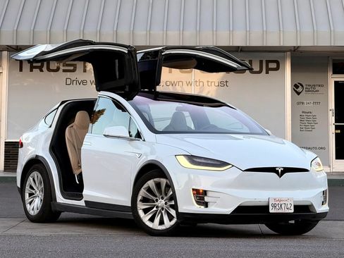 Used 2016 Tesla Model X 75D AWD/4WD image 2