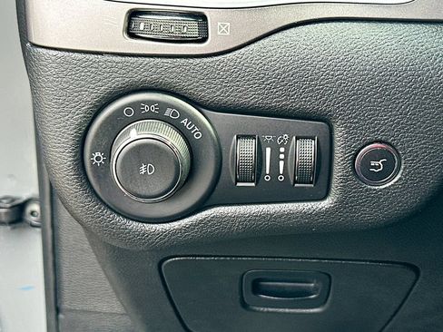 Used 2020 Jeep Cherokee Latitude Lux w/ Comfort/Convenience Group FWD image 10