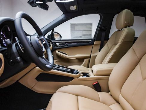 Certified 2026 Porsche Macan AWD/4WD image 18