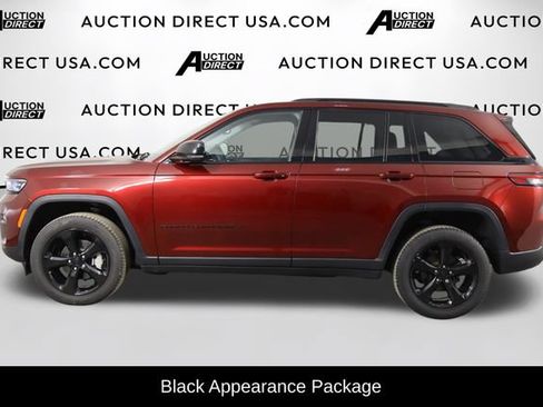 Used 2023 Jeep Grand Cherokee Limited w/ Black Appearance Package AWD/4WD image 5
