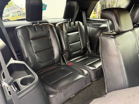 Used 2017 Ford Explorer XLT w/ Equipment Group 202A image 13