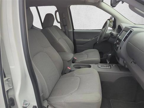 Used 2021 Nissan Frontier SV w/ Midnight Edition Floor Mats image 23