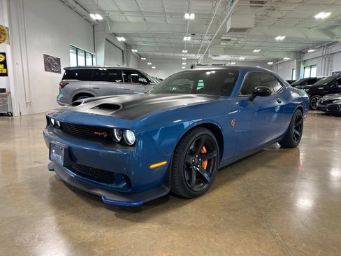 Used 2020 Dodge Challenger SRT Hellcat w/ Carbon/Suede Interior Package RWD image 2