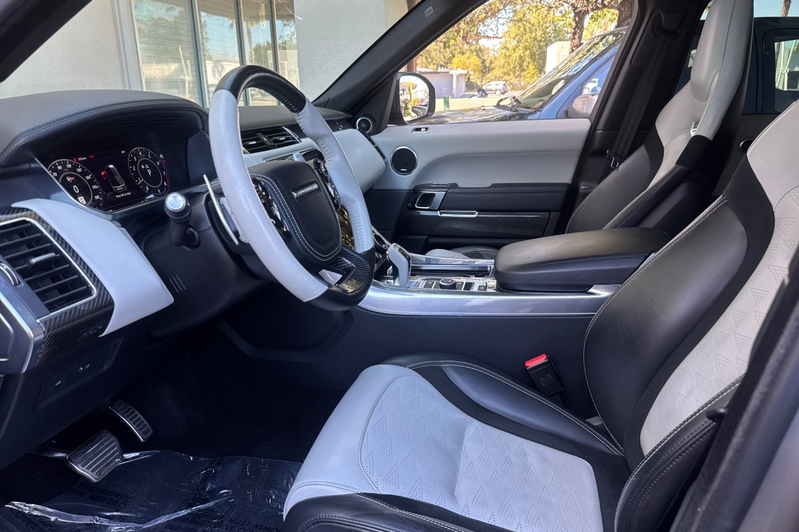 Used 2021 Land Rover Range Rover Sport SVR Carbon Edition AWD/4WD image 10