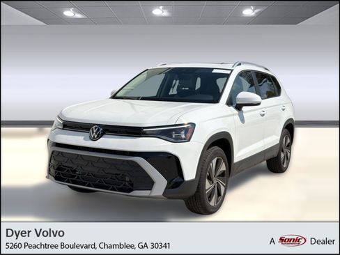 Used 2025 Volkswagen Taos SE image 1