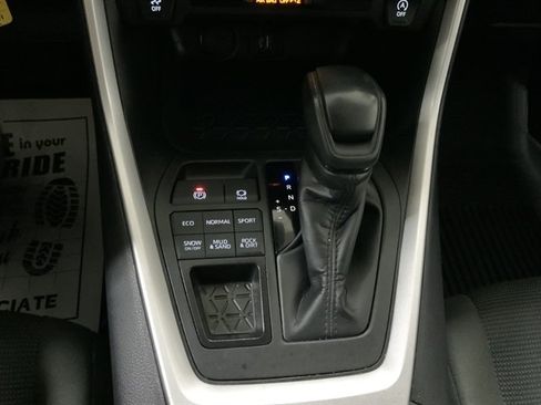 Used 2025 Toyota RAV4 LE AWD/4WD image 28