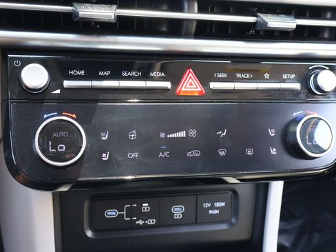 Used 2025 Hyundai Tucson Limited FWD image 28