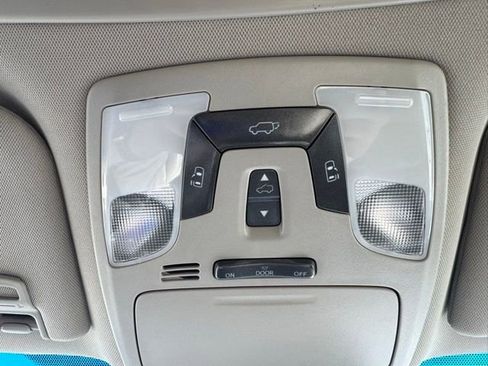 Used 2015 Toyota Sienna XLE image 30