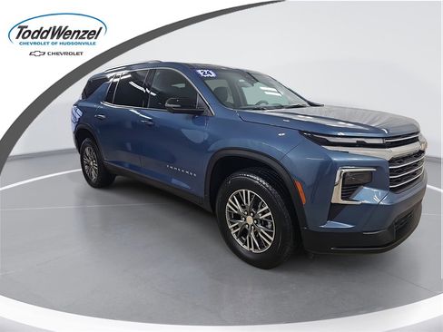 Certified 2024 Chevrolet Traverse LT image 1