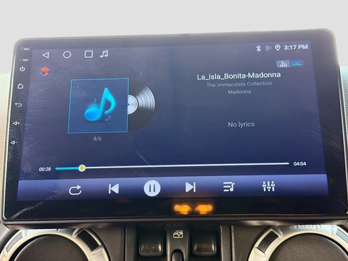 Used 2015 Jeep Wrangler Unlimited Sahara w/ Connectivity Group image 26