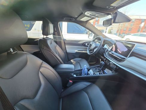 Used 2025 Jeep Compass Limited image 10