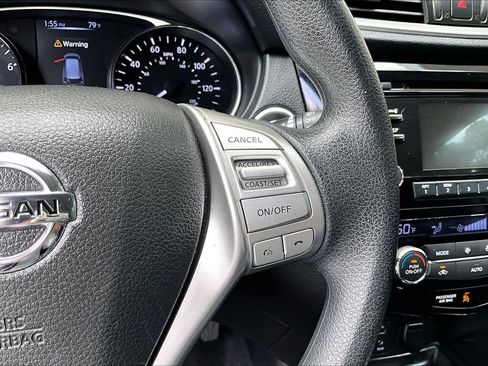 Used 2016 Nissan Rogue SV FWD image 24