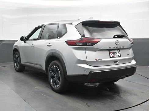 Used 2024 Nissan Rogue SV FWD image 10