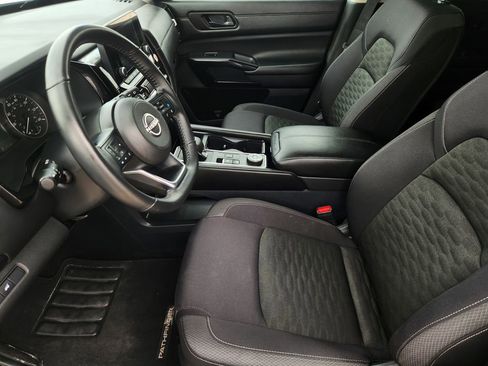Used 2025 Nissan Pathfinder SV AWD/4WD image 16