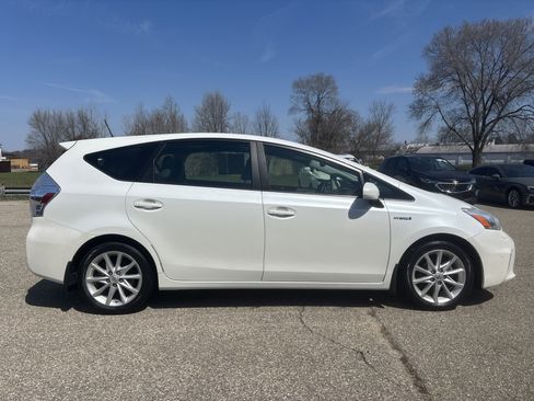 Used 2012 Toyota Prius V Five image 3