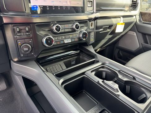 New 2026 Ford F250 Lariat w/ Black Appearance Package image 26